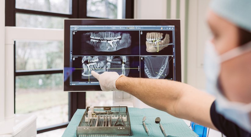 Implantologie 3D - Dr. Franz Atzlinger jr. - Zahnarzt Thalheim bei Wels 4600