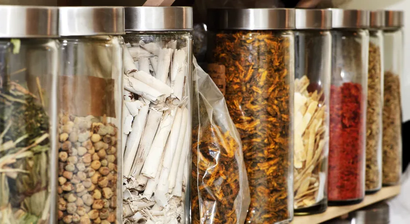 Traditionelle chinesische Medizin durch spezialisierten Arzt