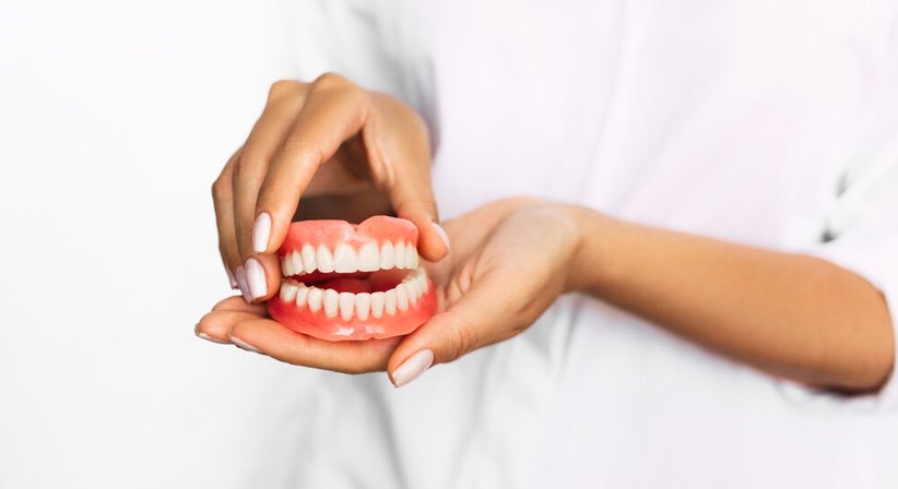 Prothesen - Dr. med. dent. Kata Korsos, M.Sc. - Zahnärztin Schärding 4780