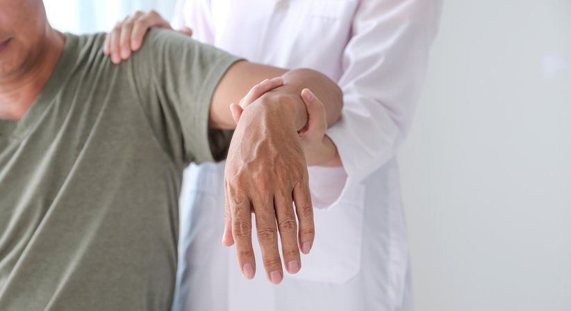 Schulter-Konsultation mit fachlicher Beratung - Dr. Alexandra Pokorny-Olsen - Orthopädin Wien 1040