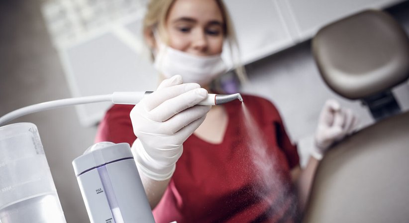 Parodontitis Behandlungen und professionelle Zahnreinigung - Zahnarzt Dr. Jörg  Hannesschläger - Praxis für Zahnmedizin und Kieferorthopädie in Klagenfurt - Zahnarzt Klagenfurt 9020