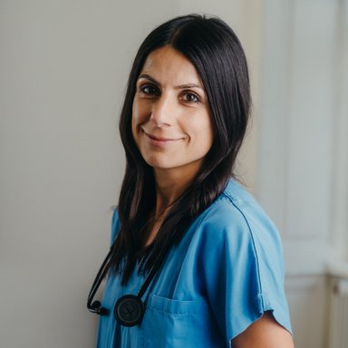 Dr. med. univ. Mona Manavi - Internistin Wien 1040