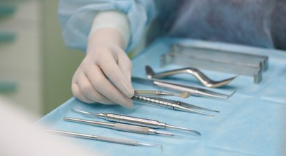 Knochenaufbauten (u.a. interner und externer Sinuslift, Augmentation)