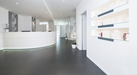 Dr. Reinhard Pauzenberger - Plastischer Chirurg Wels 4600