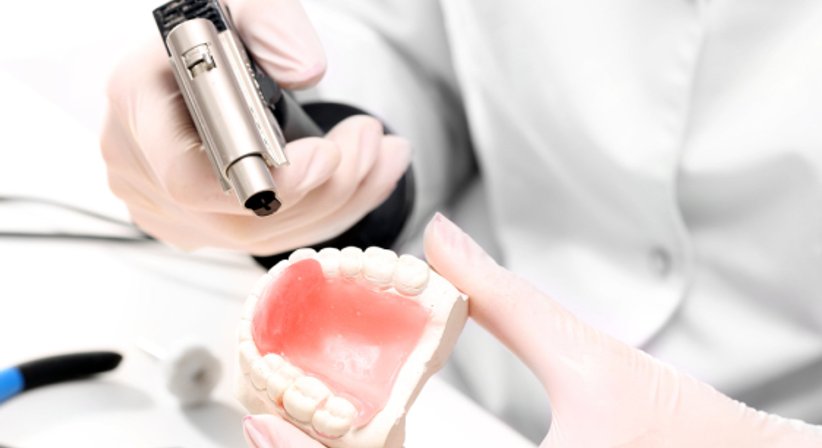 Teil- und Totalprothesen  - Dr. med. dent. Azam Gomari - Zahnärztin Wien 1210