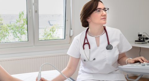 Dr. Irina Dzhalalova - Rheumatologin Wien 1060