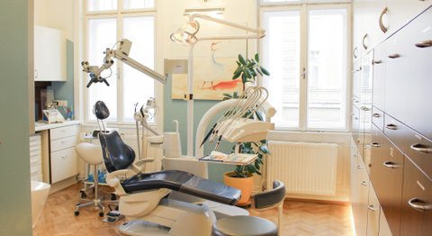 Dr. Andrea Bednar-Brandt - Zahnärztin Wien 1080