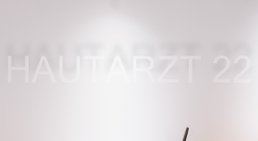 Dr. med. univ. Mo Pachala - Hautarzt Wien 1220