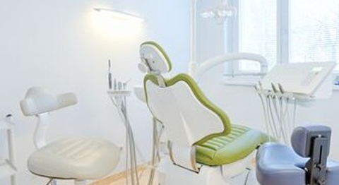 Dr. Philipp Novotny - Zahnarzt Wien 1130