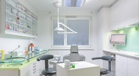 Dr. Philipp Novotny - Zahnarzt Wien 1130
