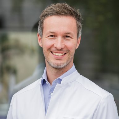 Dr. med. univ. Florian M. Domaszewski - Orthopäde Wien 1070