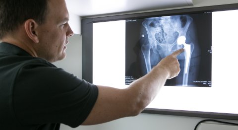 OA Priv. Doz. Dr. Florian Sevelda, Msc - Orthopäde Wien 1150