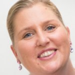 Dr. Isabelle Schuster