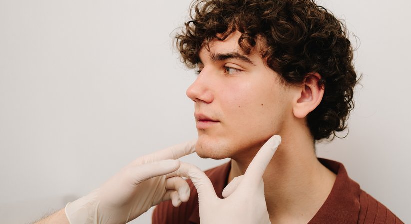 Kinnkorrektur: Vaser®-Fettabsaugung  - Doz. Dr. Georg Huemer - Plastischer Chirurg Wels 4600