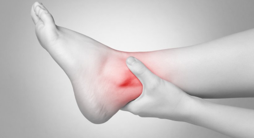 Bänderriss am Außenknöchel - Dr. Bahram Mossawat - Orthopäde Wien 1010