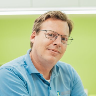OA Dr. Thomas Nepraunik - Orthopäde Amstetten 3300