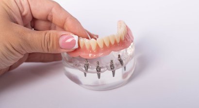 Teil- und Vollprothesen