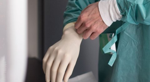 Dr. med. univ. Alexander Nimmerfall - Plastischer Chirurg Wels 4600