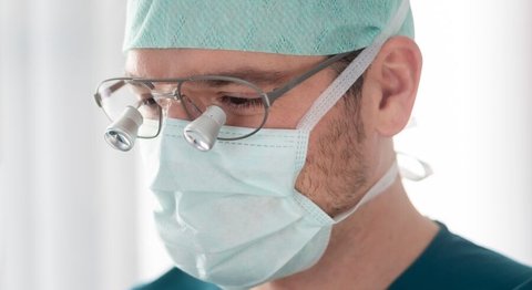 Dr. med. univ. Alexander Nimmerfall - Plastischer Chirurg Wels 4600