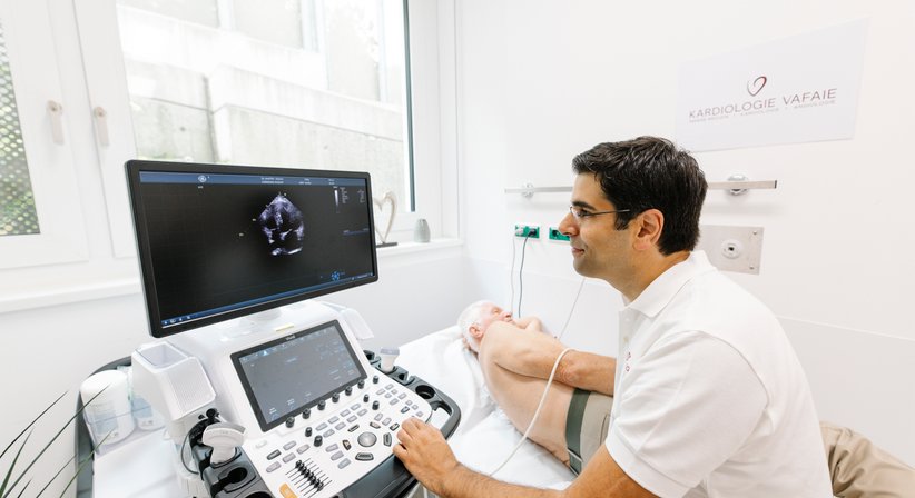 Echokardiographie (Herzultraschall) und Carotis-Doppler (Ultraschall der Halsgefäße) bei OA Dr. med. Dr. med. univ. Mehrshad Vafaie