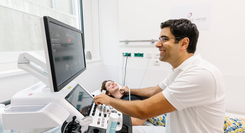 Echokardiographie (Herzultraschall) und Carotis-Doppler (Ultraschall der Halsgefäße) bei OA Dr. med. Dr. med. univ. Mehrshad Vafaie