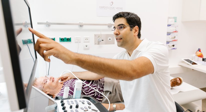 Echokardiographie (Herzultraschall) und Carotis-Doppler (Ultraschall der Halsgefäße) bei OA Dr. med. Dr. med. univ. Mehrshad Vafaie