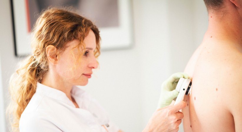 Muttermalkontrolle mit Auflichtmikroskop - Dr.med. Tatyana Hübscher - Hautärztin Wien 1010