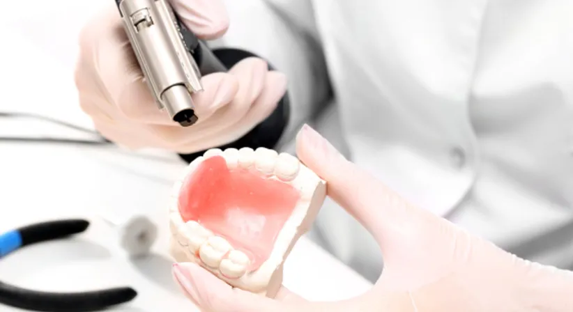 Teil- und Totalprothesen - Dr. med. dent. Viktor Angelov, MSc. - Zahnarzt Wien 1020