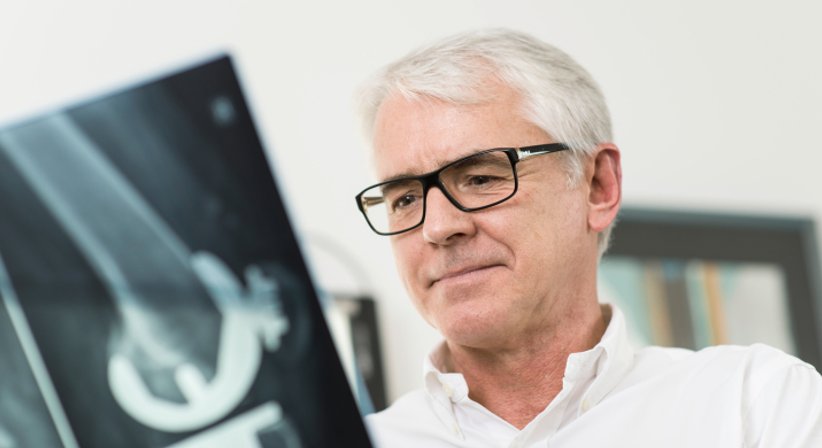 Facharzt Für Orthopädie In Meiner Nähe Prim. Dr. Peter Zenz - Praxis / Über uns | Orthopäde in 1130 Wien