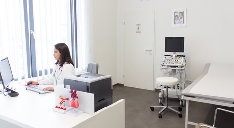 Assoc. Prof. Priv.Doz. Mag. Dr. Bonni Syeda - Internistin Wien 1210