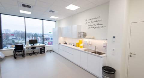 Praxis - Dr. med. Ramin Ilbeygui - Orthopäde Eisenstadt  7000