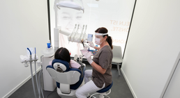 Dr. med. dent. Arnold Bobb - Zahnarzt Wien 1020