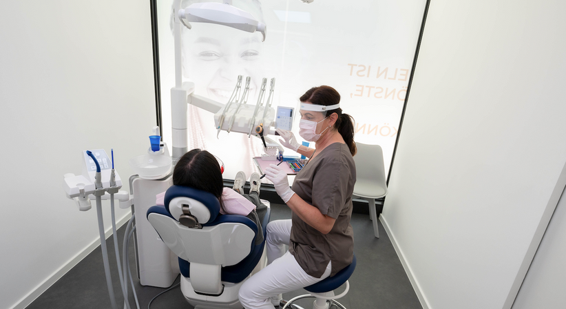 Dr. med. dent. Arnold Bobb - Zahnarzt Wien 1020