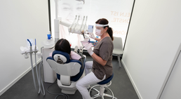 Dr. med. dent. Arnold Bobb - Zahnarzt Wien 1020