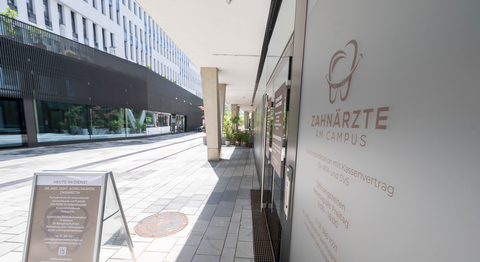 Dr. med. dent. Arnold Bobb - Zahnarzt Wien 1020