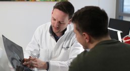 OA Ing. Dr. med. Benjamin Schett - Orthopäde Wien 1010