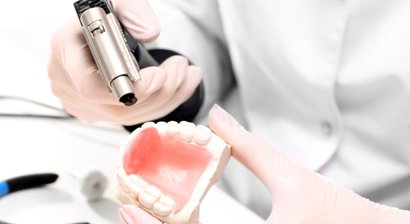 Teil- und Totalprothesen