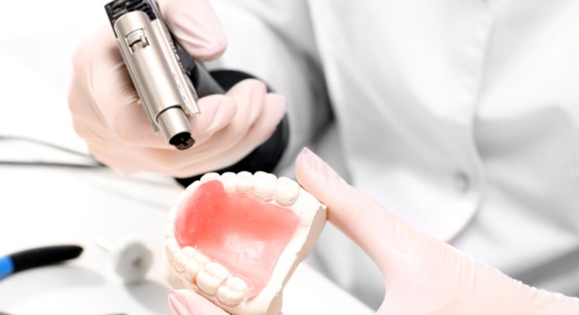 Teil- und Totalprothesen - Dr. Reza Homayuni - Zahnarzt Wien 1010