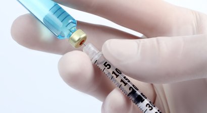 Injektionstherapie mit hochvernetzter Hyaluronsäure und Kortikoiden