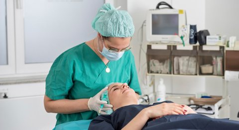 Priv. Doz. Dr. Alexandra Sibylle Fochtmann-Frana - Plastische Chirurgin Wien 1050