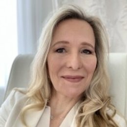 Dr. Natascha Januskovecz - Allgemeinchirurgin Baden 2500