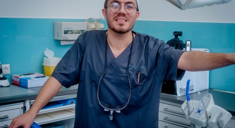 Dr. Mag. El-Nathan Shamuilov - Zahnarzt Wien 1100