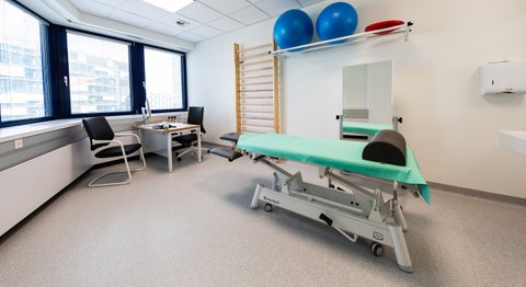 OA Dr. Clemens Hüthmair - Orthopäde Wien-Flughafen 1300