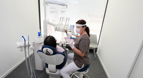 Dr. med. dent. Agnes Salamon - Zahnärztin Wien 1020