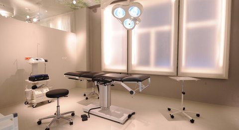 Dr. Dr. Bernhard F. Moser - Plastischer Chirurg Wien 1010
