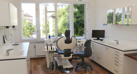 Priv.-Doz. Dr. Bernhard Pommer - Zahnarzt Wien 1200