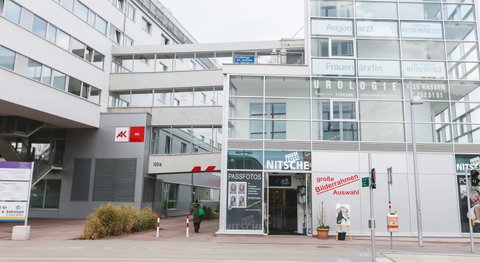 OA Dr. Kourosh Khosravi - Urologe Wien 1220