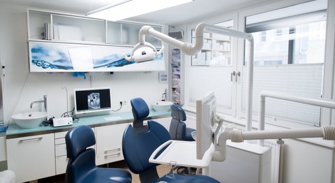 Dr. med. dent. Stefan Wuketich - Zahnarzt Wien 1160