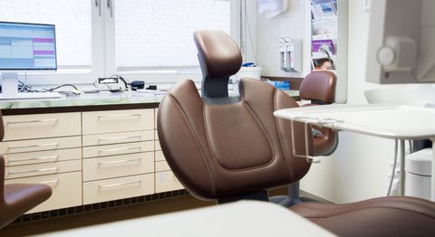 Dr. med. dent. Stefan Wuketich - Zahnarzt Wien 1160