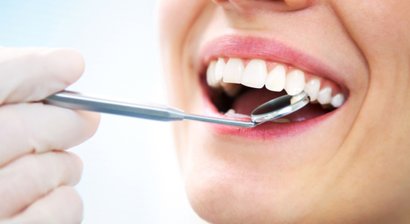 Parodontitisbehandlungen und professionelle Mundhygiene